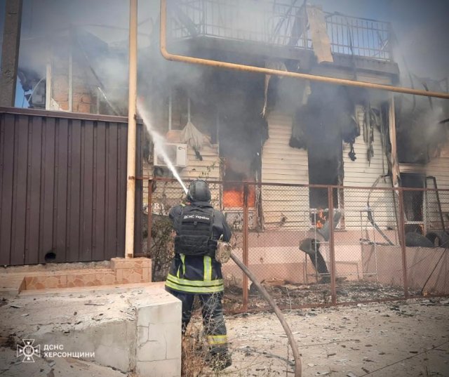14 пожеж через ворожі обстріли ліквідували рятувальники Херсонщини минулої доби