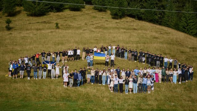 Понад 100 підлітків з Хресонської та Миколаївської областей взяли участь у освітньому кемпі "Покоління Перемоги"