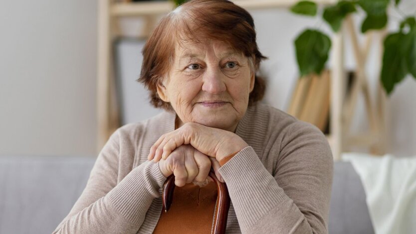 Пенсіонерам віком від 65 років запровадили доплату до пенсії: на яку суму розраховувати