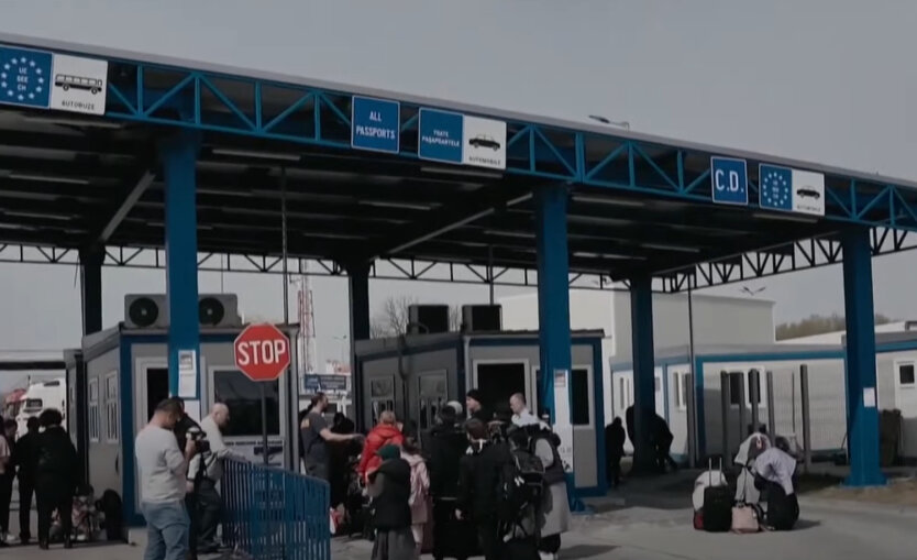 Юрист пояснила, чи може виїхати студент денної форми за кордон