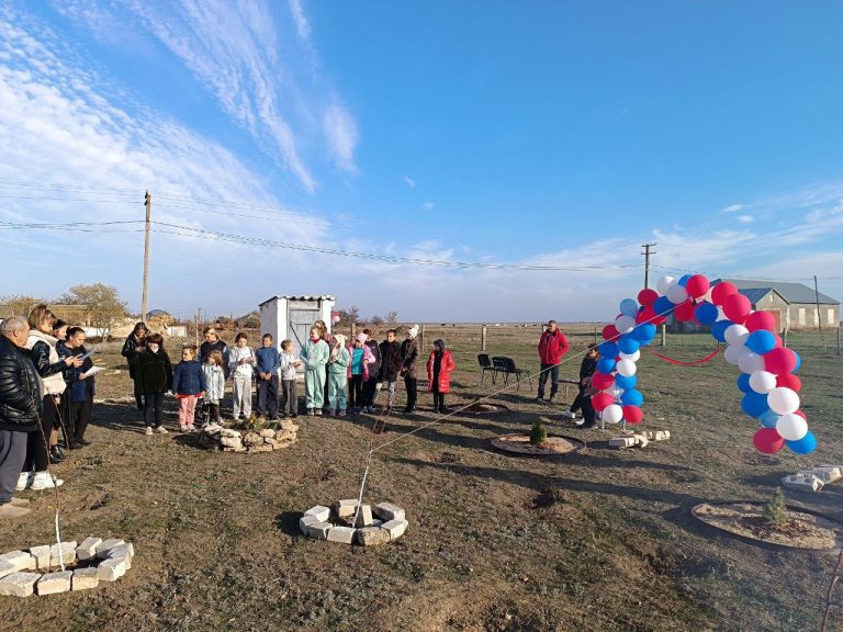 Окупанти відкрили на лівобережжі Херсонщини шматок землі, який назвали спортмайданчиком