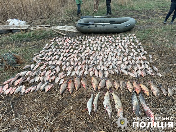 На Херсонщині працівники водної поліції затримали двох чоловіків, які завдали збитків державі на суму понад 630 тисяч гривень