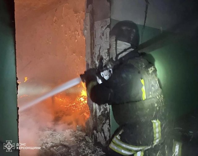 Вночі рятувальники боролися з наслідками російських обстрілів