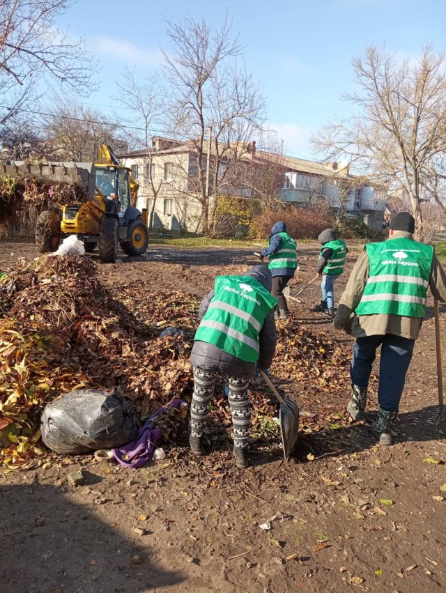 Комунальні служби провели прибирання вулиць та пішохідних зон
