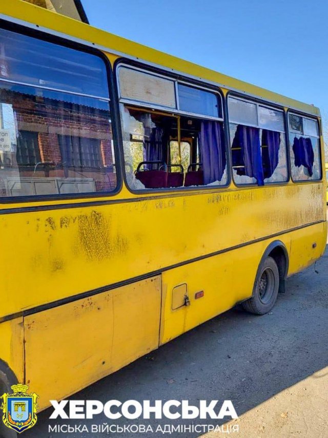 У Херсоні під обстріл потрапила маршрутка