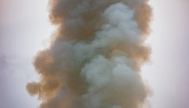 Росіяни вдарили по передмістю Херсона, поранена жінка