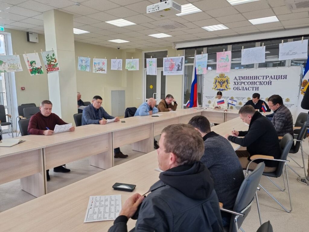 Херсонських колаборантів змусили скласти тести на знання Другої світової війни