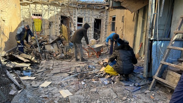 У Херсоні внаслідок російського обстрілу пошкоджені приватні будинки та тролейбусна лінія