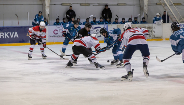 Херсонський «Дніпро» здобув перемогу в черговому матчі чемпіонату України з хокею
