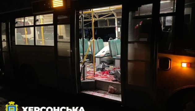 У Херсоні росіяни обстріляли з дрона маршрутку: один загиблий, дев'ятеро поранених