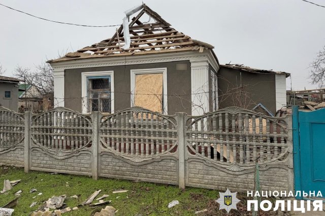 Удари по житлових будинках та навчальному закладу, поранений мирний житель: поліція фіксує наслідки російських обстрілів Херсонщини