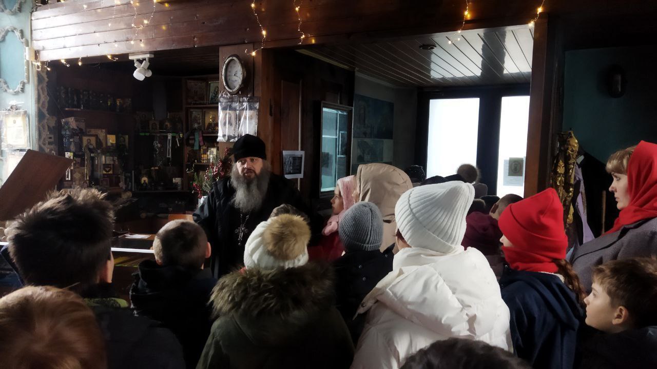 Окупаційна церква безцеремонно втручається у шкільне життя