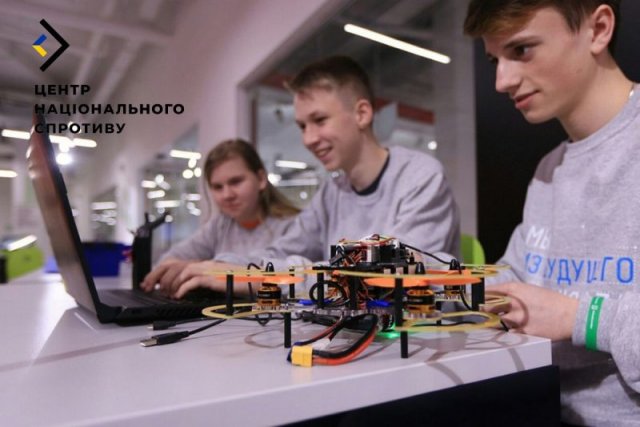 Росіяни організовують екскурсії старшокласникам захоплених шкіл на полігони з БПЛА