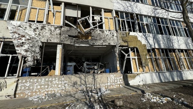 Російська армія обстріляла одне з підприємств у Херсоні. Внаслідок атаки зайнялась пожежа