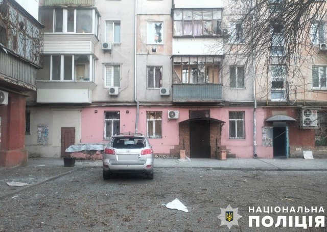 На Херсонщині внаслідок російських атак одна людина загинула та п’ять поранено, постраждала і службова собака поліції