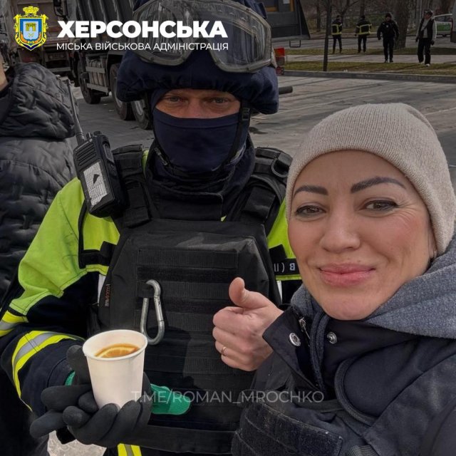 Благодійники допомагають постраждалим від авіаційного удару у Херсоні