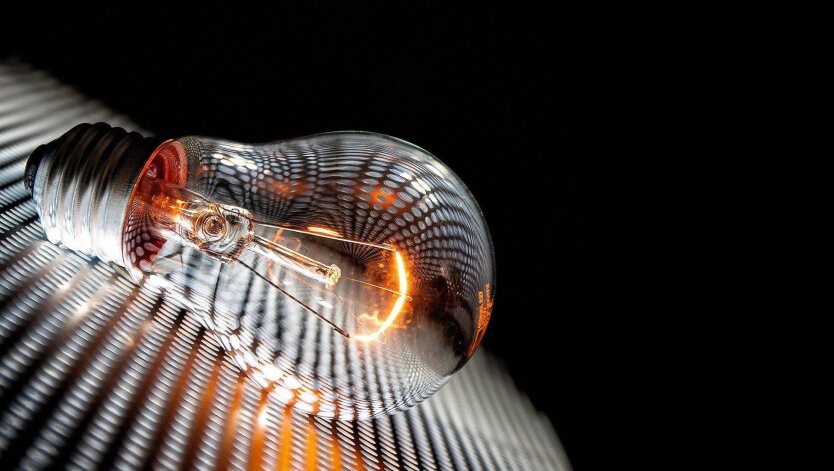 Українцям розповіли про ціни на мобільний зв'язок та комуналку: як подорожчають ключові послуги у 2025 році