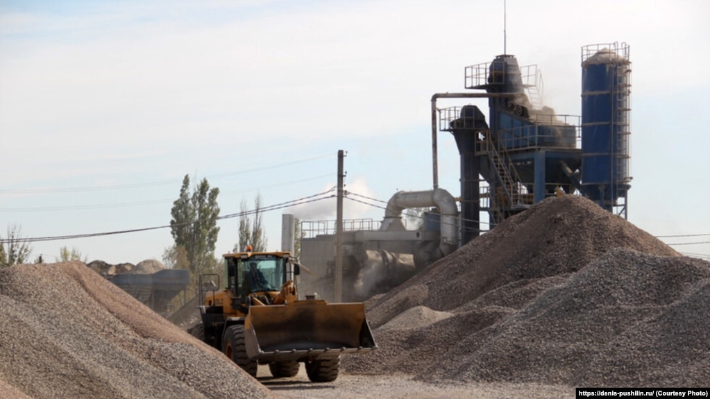 «Видобувають радіоактивний щебінь»: що відомо про китайський бізнес на окупованих територіях?