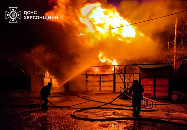 Рятувальники ліквідували дві пожежі внаслідок нічних атак