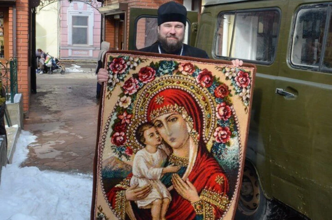 Священнослужителі РПЦ з окупованого Криму продовжують передавати техніку російським військовим на лівобережжя Херсонщини