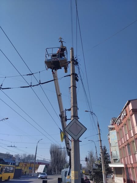 Комунальні служби провели ремонтні роботи на мережі електропостачання