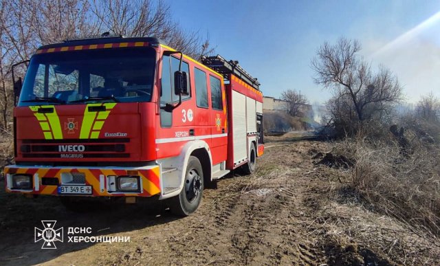 Рятувальники Херсонщини ліквідували три пожежі за добу