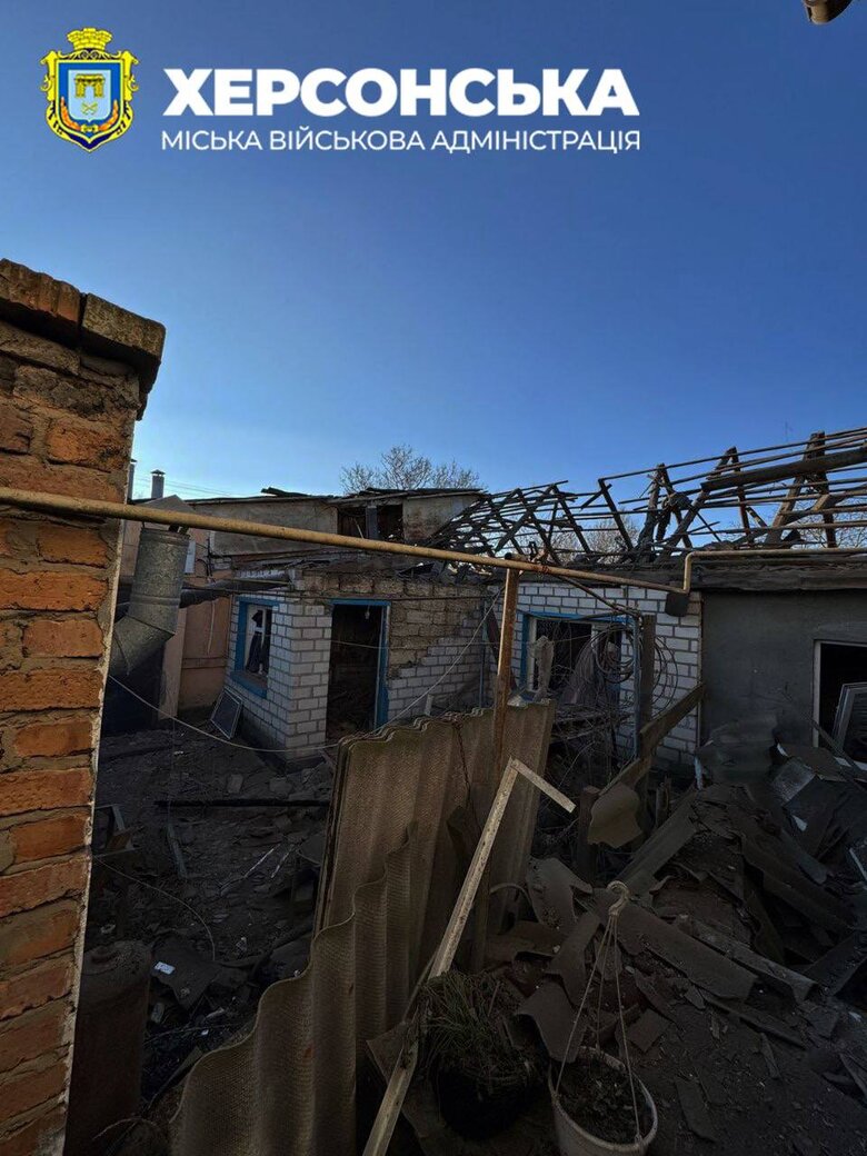 Росіяни атакували з дрона швидку та багатоповерхівку у Херсоні, обстріляли Дніпровський район, є загибла