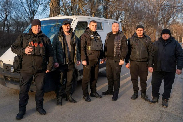 З передмістя Херсону евакуювали тіла містян, загиблих від ударів окупантів