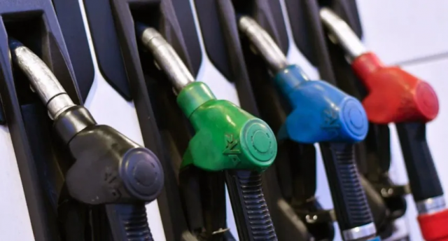 Українським водіям розповіли, що буде з цінами на бензин у березні