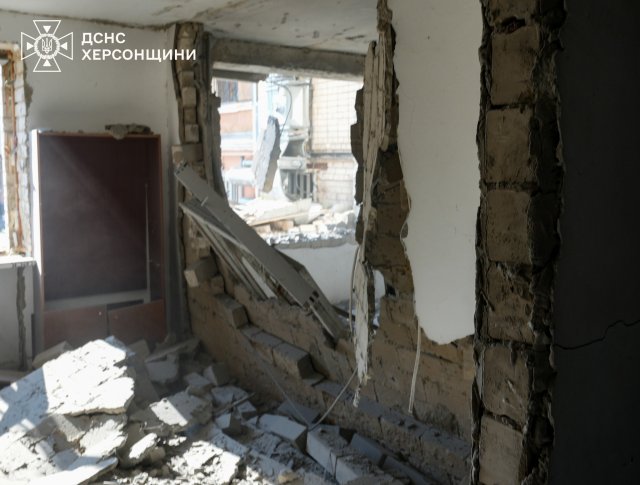 Рятувальники показали наслідки обстрілу Херсона