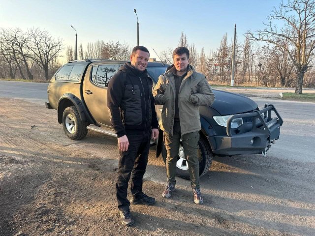 Віськовим на Херсонському напрямку передали автівку