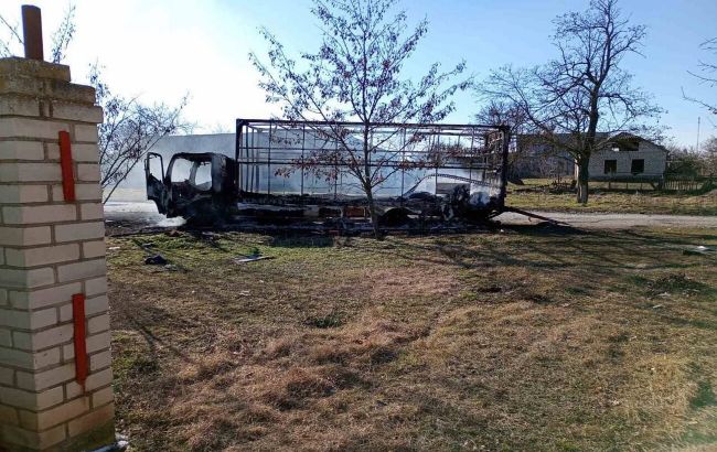 Росіяни обстріляли сортувальний центр та вантажівку "Укрпошти" у Херсоні