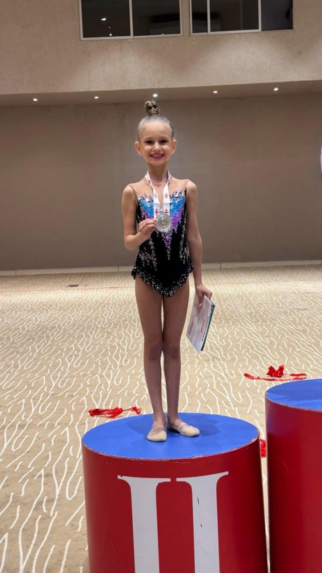Юна спортсменка з Херсона здобула срібло на змаганнях з гімнастики у грузинському Батумі