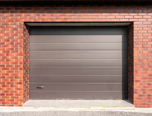 Секційні ворота для гаража: переваги та особливості
