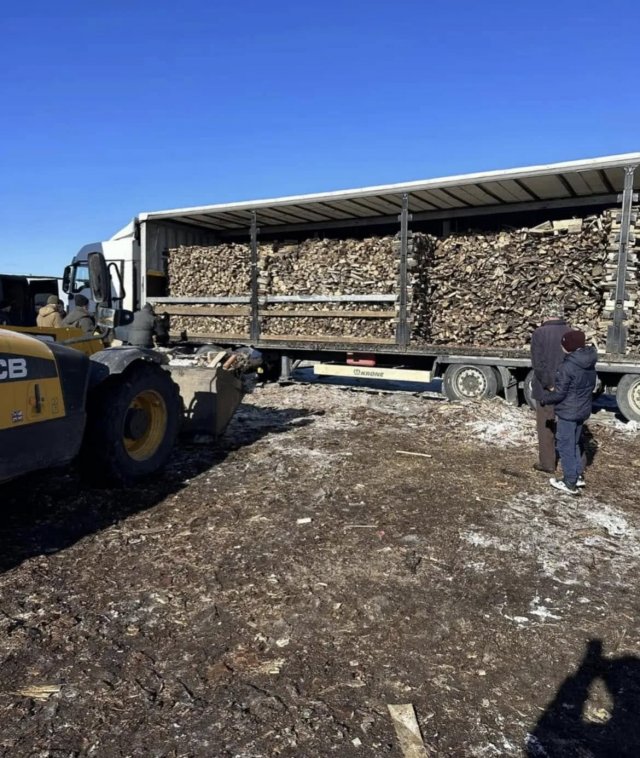 З Рівненщини на Херсонщину доставили 9 фур з дровами