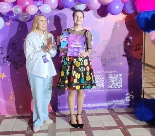 Юна піаністка з Генічеська Юлія Лебедєва стала призеркою двох музичних конкурсів у Дніпрі
