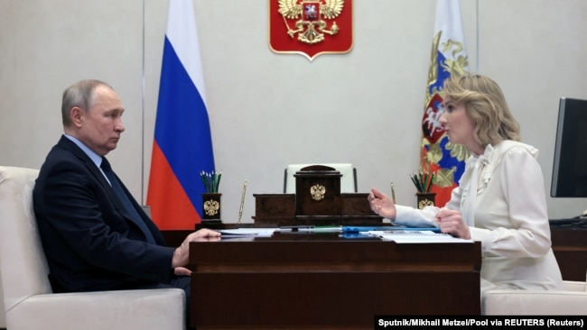Очільник РФ Володимир Путін і уповноважена при президенті Росії з прав дитини Марія Львова-Бєлова