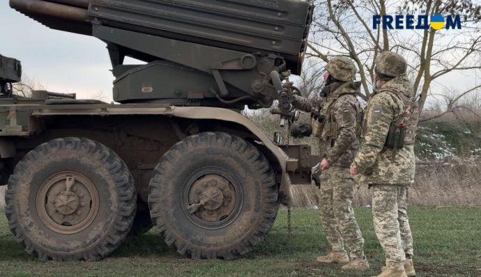 “У нас одна мета — перемога”: як працює артилерія морпіхів під Херсоном (ВІДЕО)