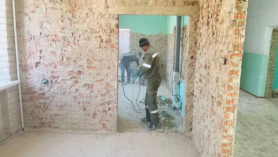 Окупанти продовжують вдавати, що у Генічеську щось ремонтується