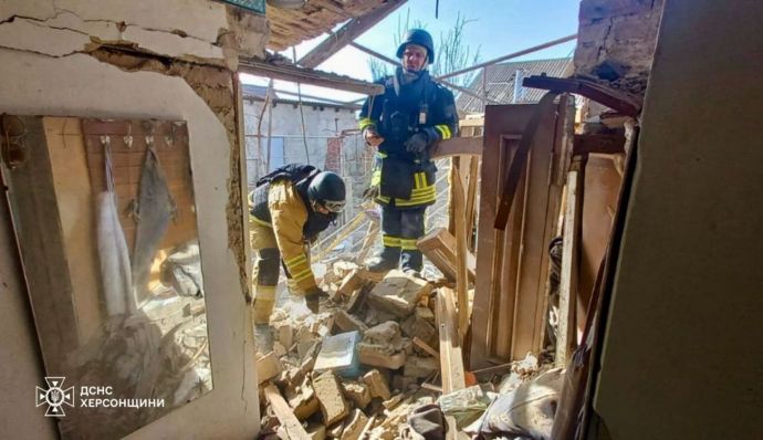 Атаки росіян на Херсон стають щоденними: у місті усувають наслідки удару