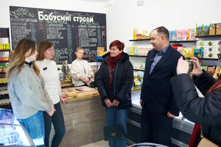 Як переселенці з Херсонщини відкрили в Івано-Франківську крамницю домашніх страв