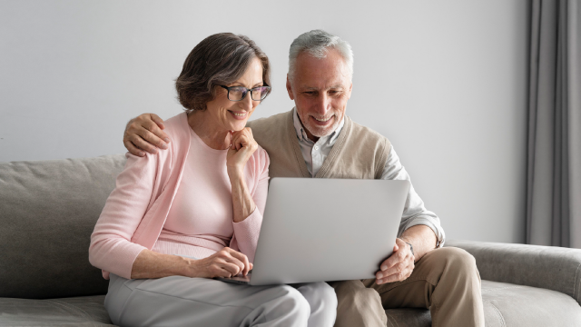 Уряд спростив порядок отримання пенсій і страхових виплат для ВПО, українців за кордоном і на тимчасово окупованих територіях