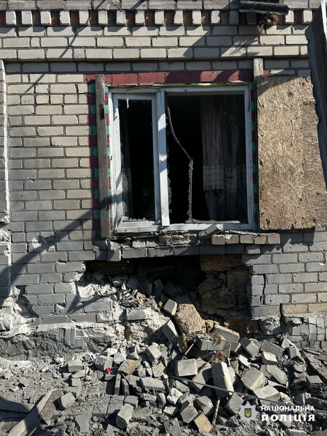 На Херсонщині через російські обстріли одна людина загинула та троє поранено, поліція фіксує наслідки