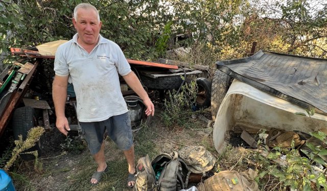 «Будь ласка, поховайте наших! Вони там лежать, попалені». Історія Олександра Загребаєва, фермера з Томариного на Херсонщині