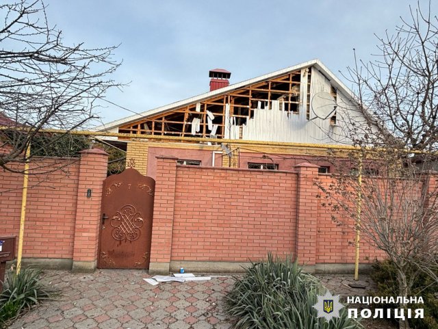 Поліція Херсонщини документує наслідки чергових російських атак: одна людина загинула та 11 поранено