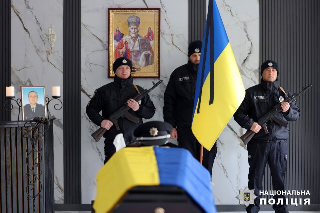Поліцейські Херсонщини провели в останню путь свого загиблого колегу Сергія Вакуліна