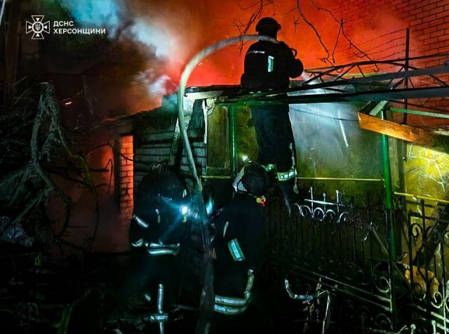 Рятувальники ліквідували пожежі, спричинені нічною атакою ворога