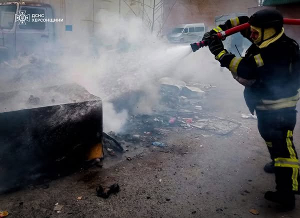 У Херсоні, внаслідок пожежі на відкритій території, пошкоджено вантажний автомобіль