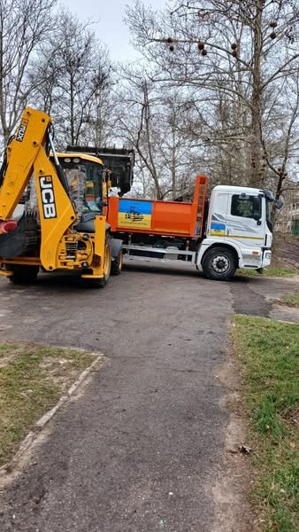 Комунальні служби провели прибирання вулиць у Херсоні