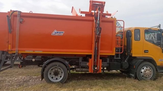 Дар’ївська громада отримала новий сміттєвоз та працює над впровадженням сучасної системи збору відходів